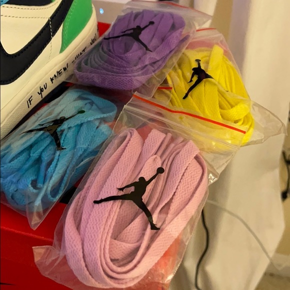 WMNS Air Jordan 1 Mid Fearless (Size 6w) - Picture 2 of 16